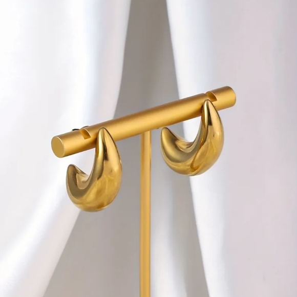 18 KT Gold Over Titanium Crescent Earrings - Picture 2 of 2